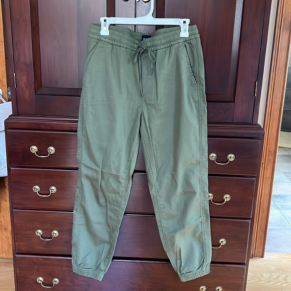 Gap Women’s “jogger”pants NWOT ELASTIC TIE WAISTBAND.